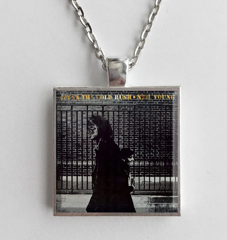 Collana Onde con pendente a cerchio satinato a mano - Aquaforte Vicenza Collana Onde con pendente a cerchio satinato a mano - Aquaforte Vicenza