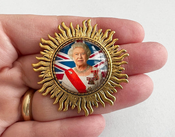Queen Elizabeth II - Royal Pin Brooch