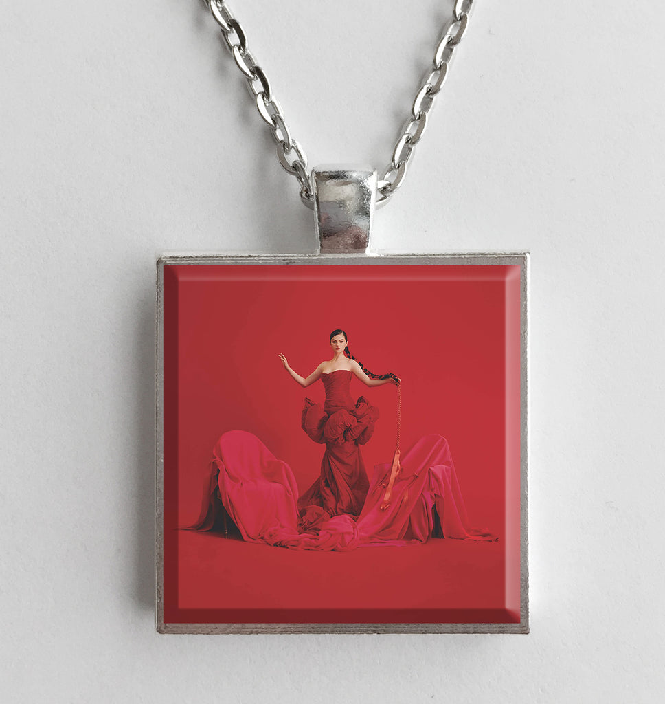 Selena Gomez - Revelación - Album Cover Art Pendant Necklace
